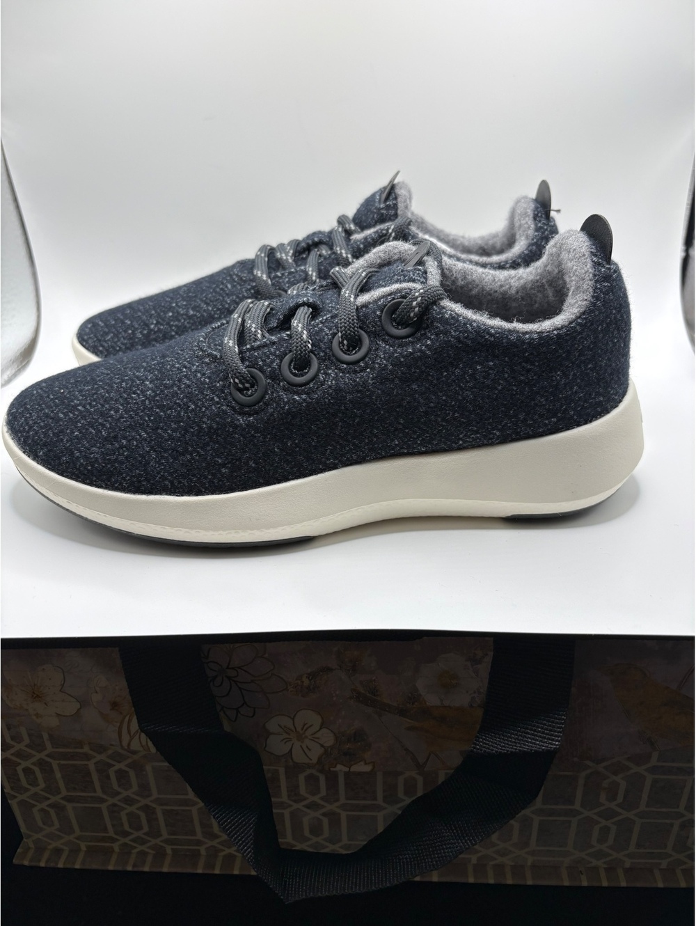 Allbirds Women’s 6 Wool Runner Up Mizzle in Dark Grey